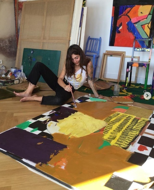 巨人国!她画油画,他做雕塑,这对艺术情侣直接建了一个“巨人国”