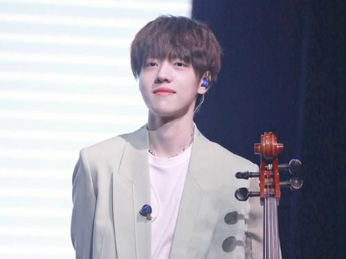 《创造营》撑腰王任胤蓬，主题曲疯狂划水，被指“德不配位”