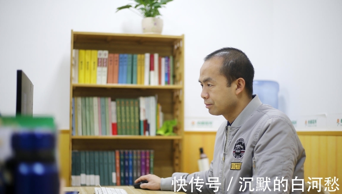 诗词&外卖员雷海为:诗词大会击败北大硕士夺冠后,拒绝商演和百万年薪