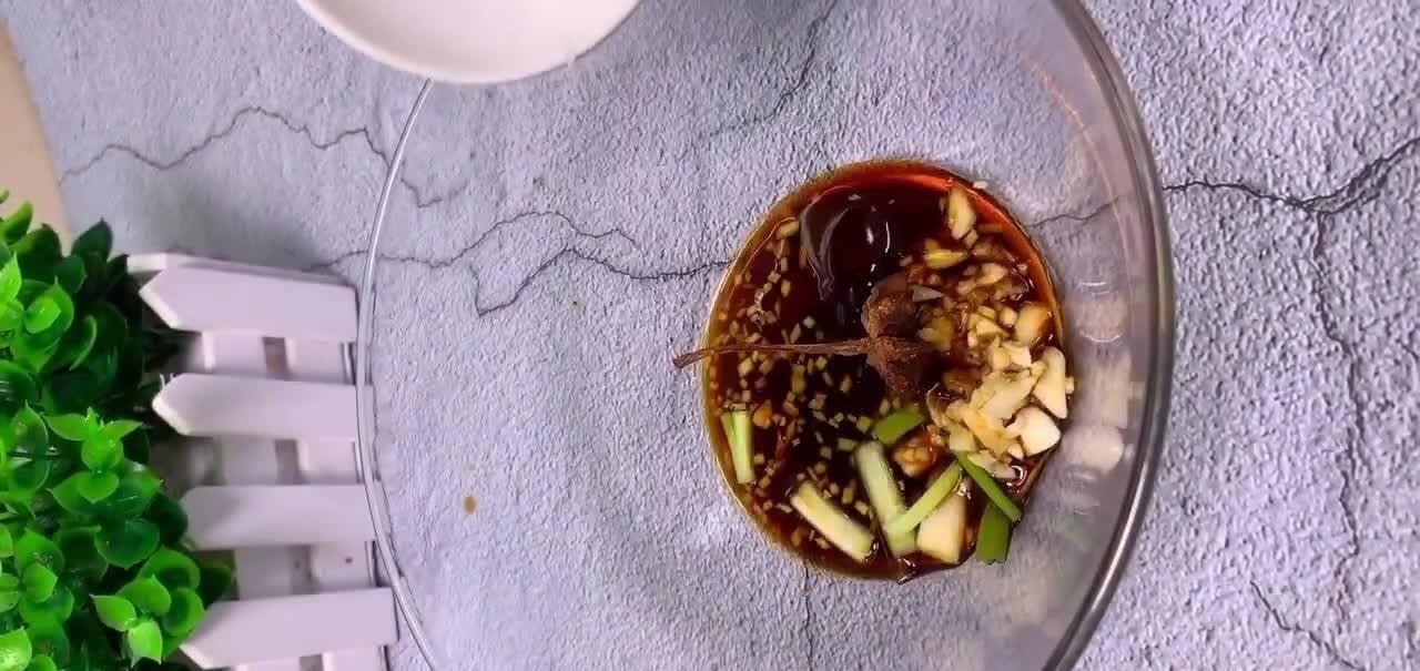 从江西人哪里学来的红烧鲤鱼，味道独特汤汁鲜美，担保1滴都不剩