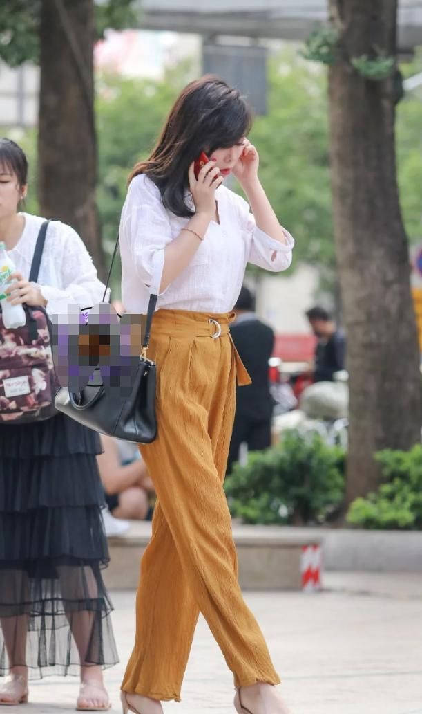 人格魅力|哪怕辣妈裤子穿的很随意,但仍然很有人格魅力