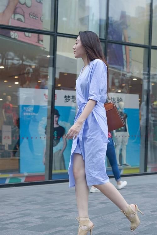 漂亮的北方美女，不像是普通女性该有的样子，真想带她回老家长脸