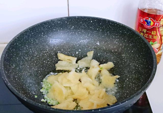 用来|没想到这种食材还能用来做小炒,香气扑鼻还不油腻.好吃不上火