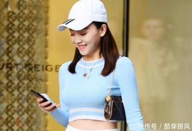 街拍:微胖型的美女,宁愿胖的精致,也不愿意瘦的雷同!