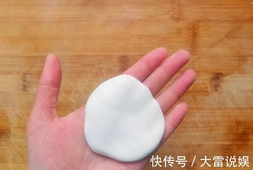 拉丝豆沙糕|拉丝豆沙糕,不用烤箱就能做的拉丝豆沙糕,外酥里软,糯米粉最好吃的做法就属它了