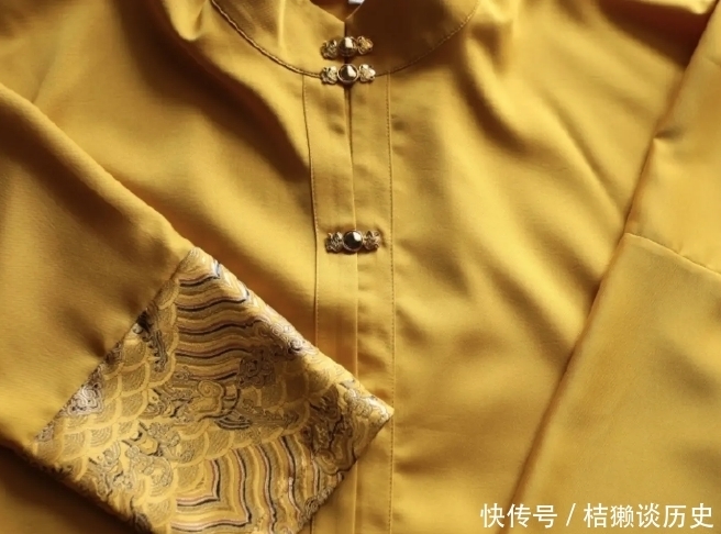 那些审美走偏的汉服,网友无力吐槽:仿佛穿越回了70年代