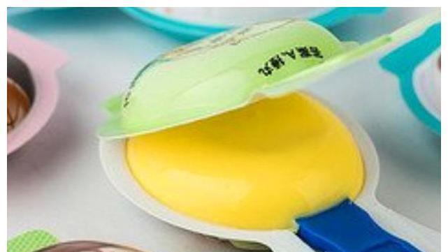 父母|男孩胃里发现一团“胶”,父母眼中的好零食,制作环境堪比垃圾场