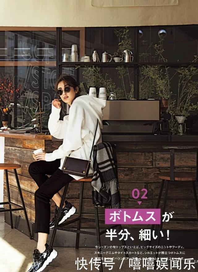 孟晚舟堪称中年女性穿衣标杆!卫衣叠穿衬衫年轻十岁,减龄又时髦