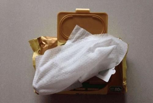 化学成分|无知的家长才会用“湿巾”给宝宝擦屁股,虽然很方便,却害了宝宝