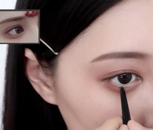 化妆|小姐姐脸上画“东宫小枫”仿妆，起初以为开玩笑，最后孪生姐妹