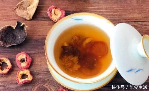 菊花茶|泡菊花茶喝,别忘加一宝,养肝明目,睡眠好了,还排毒燃脂