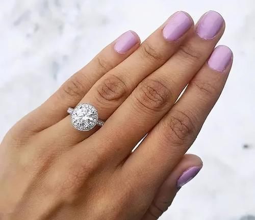 买不起不能看吗?看完人家的订婚戒指,偷偷哭了一个晚上