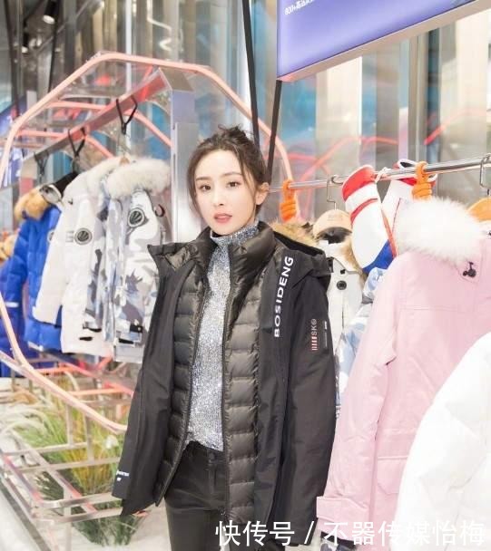 秋冬|老是穿“卫衣+牛仔裤”,容易显得单调,今年秋冬明星都这么穿