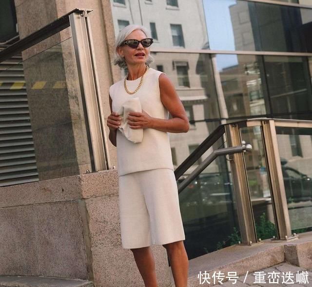 想要显年轻的中年女人，最实用的“减龄”形象打造，2招改头换面