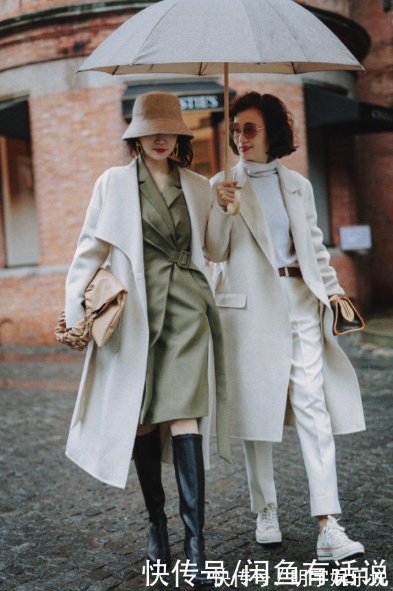 街拍 冬天别只知道羽绒服,穿大衣才高级更显气质,看看三木博主就知道