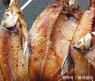 腌腊鱼，别直接抹盐！大厨教你2招，鱼肉鲜香入味，放再久不变质