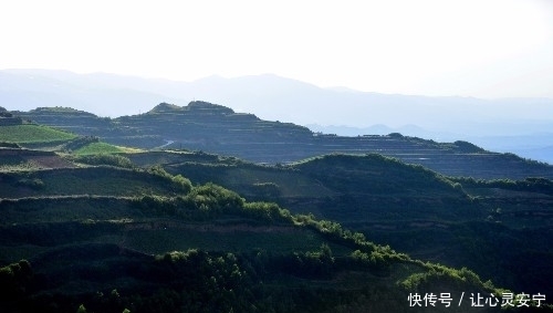 云顶山|烂泥沟，云顶山，步行栈道上的蓝天白云