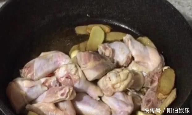 焖烧|鸡肉这样烧最好吃,一滴水都不放,肉不腥不柴特香醇嫩
