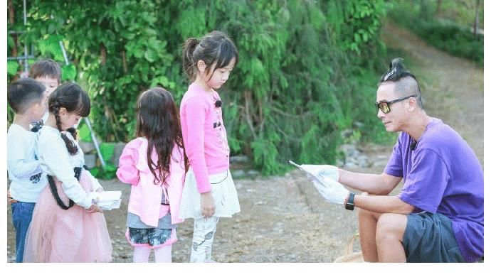 吴尊晒《爸爸去哪儿5》汶莱聚会照!NeiNei给小泡芙补习,嗯哼缺席了