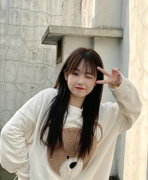 头发经常出油看上去很邋遢？女生做到这些，不用每天洗头也很清爽