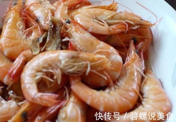 大虾别再吃水煮了,酒店大厨教你做法,5斤不够吃,1盘接1盘