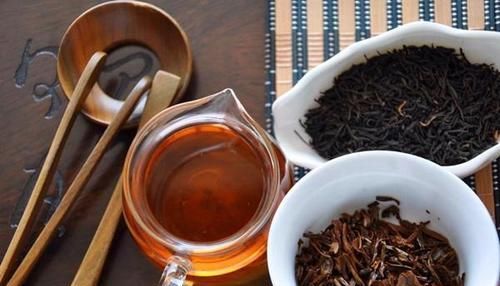 谣言 白开水放了一夜能喝吗？多少人被隔夜水害惨了，这个谣言赶快打住