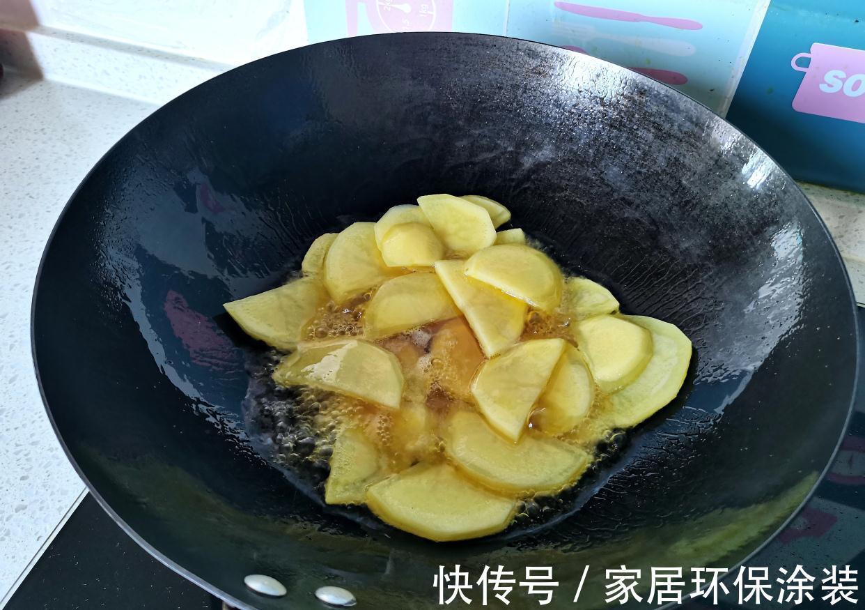 两人午饭,两菜一汤,都是自己爱吃的,最简单的幸福