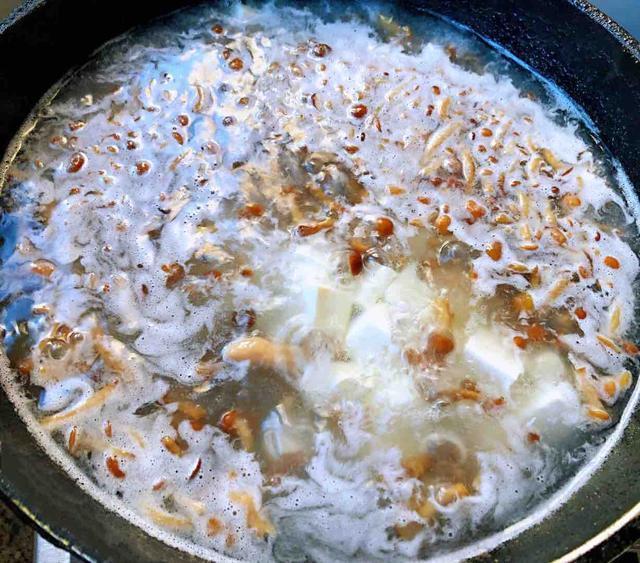 天然“褪黑素”被发现,每周吃1次,皮肤水灵,告别黑眼圈!