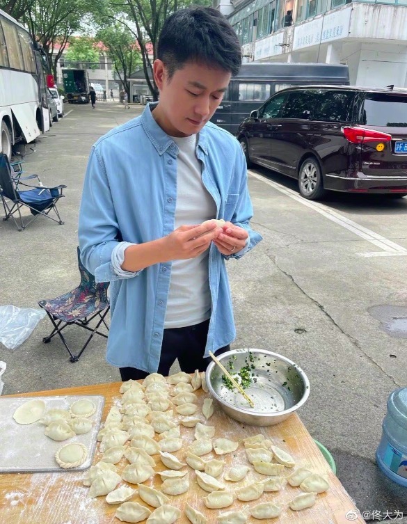 东北|佟大为晒东北特色菜,闻着臭吃着香,网友女演员的对手戏好尴尬