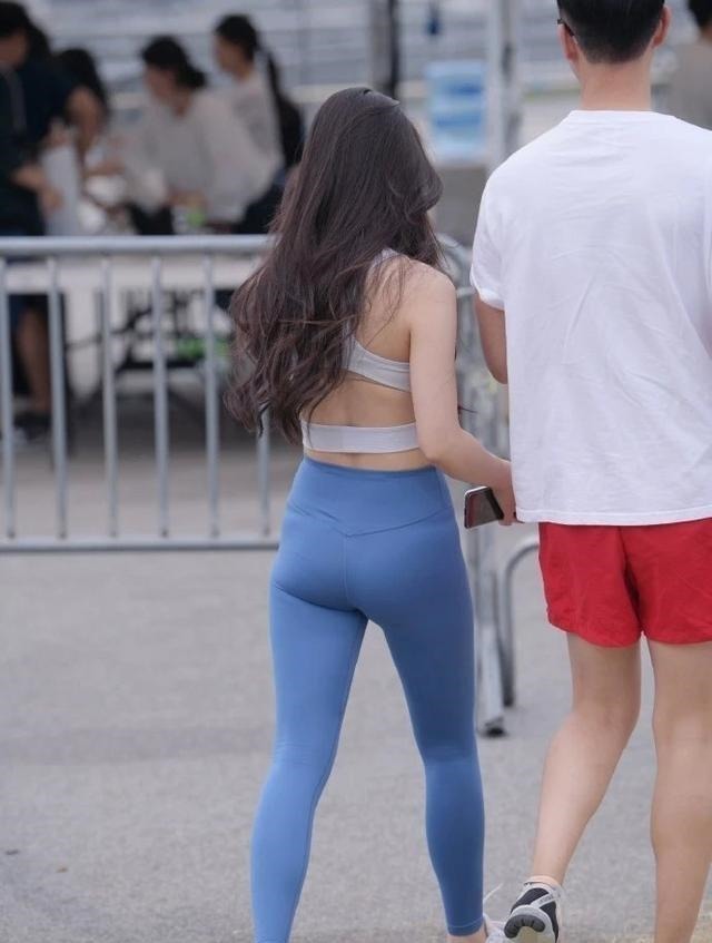 一字领 时尚简洁的瑜伽裤,展现闲适惬意的感觉,显得大气!