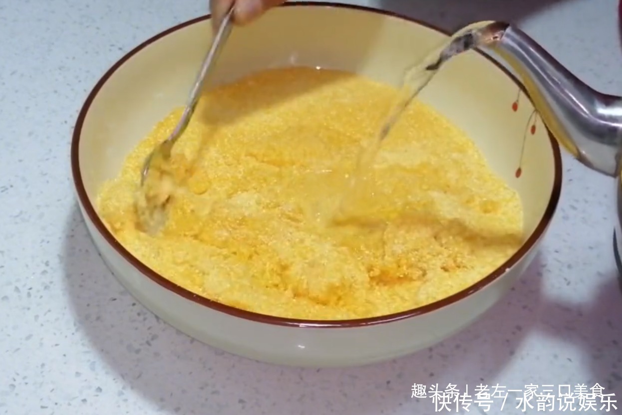  左教|老左教你玉米面窝窝头的正确做法，一次5个都不够吃，太香了