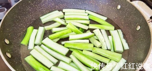 厨娘|入秋后,少吃黄瓜苦瓜多吃它,1元1斤,鲜嫩营养,常吃润肺降秋燥!