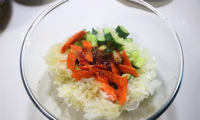 这一食材别总炖汤了,换种简单吃法,入味又开胃,现在吃正合适