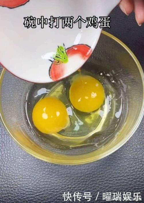 鸡蛋饼最快做法,手不沾面,早餐不用出去买了,在家就能做