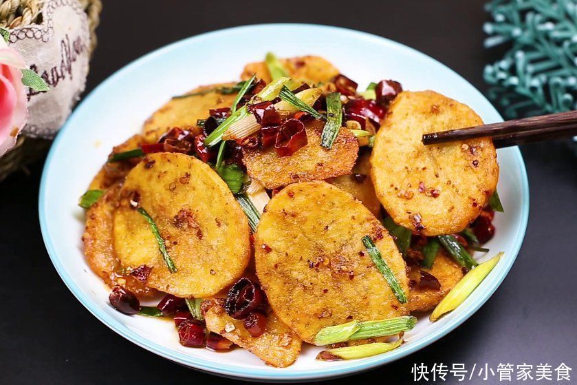 土豆片|土豆这样做实在太好吃了，招待客人做一盘，比大鱼大肉受欢迎