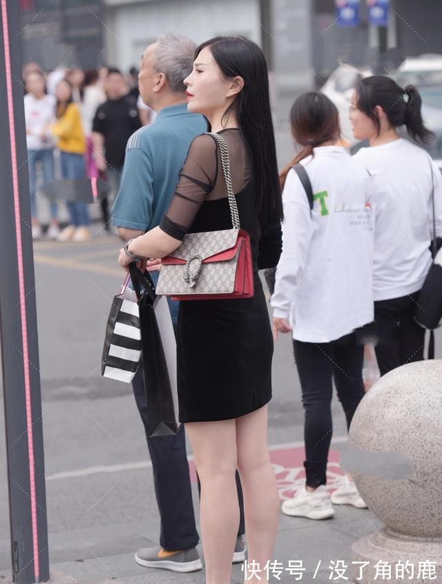 柳腰花 漂亮的柳腰花，提升气质和身材，微笑甜美！