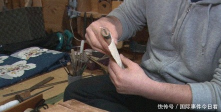 25岁成为“日本刀柄制作第一人”,日本小哥:我只是传承父亲的一身手艺罢了
