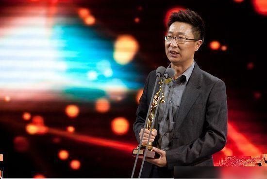 春晚“男扮女装”爆红,彩排时得知儿子去世,他坚持表演完才回家