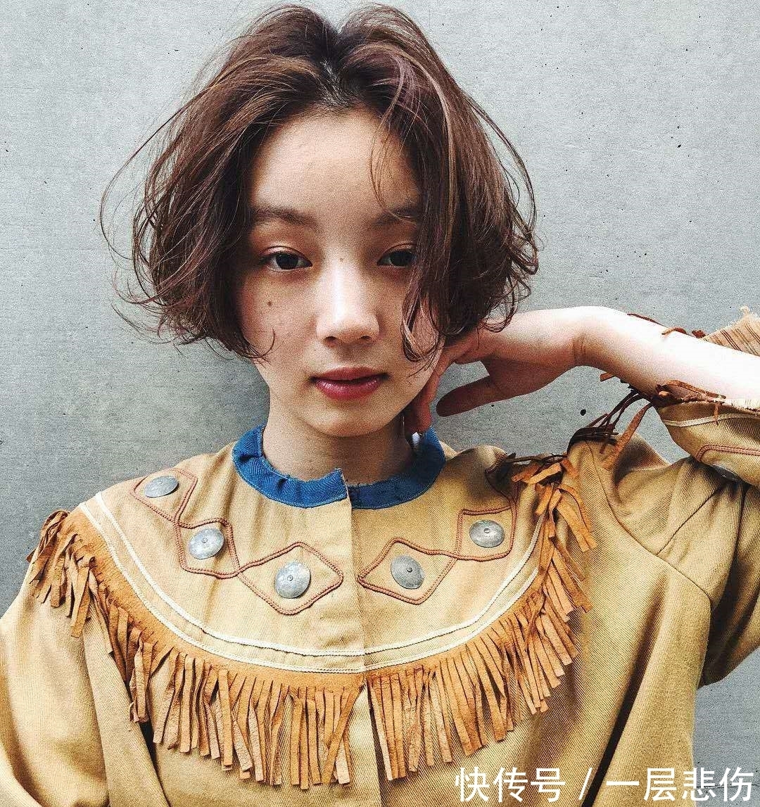 烫发 短发女生想烫发,请问冷烫好还是热烫好?为什么?