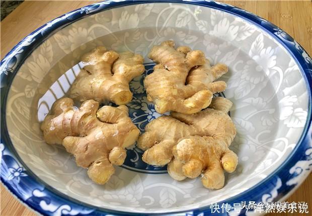 今天才知道,保存生姜这么简单,放半年不干瘪不发芽,越放越好吃