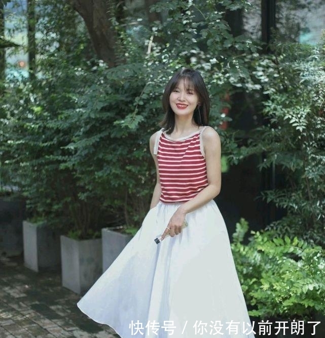 宽松|怎么穿搭才能成为精致的女人？简约休闲风就很高级，值得细细品味