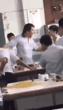 |搞笑GIF:摄影师都是高手,这结婚照P的,过火了吧