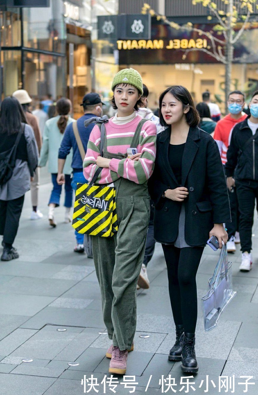 小粗腿的救赎单品来了,一条冬天的长裤,就是这么飒爽英姿