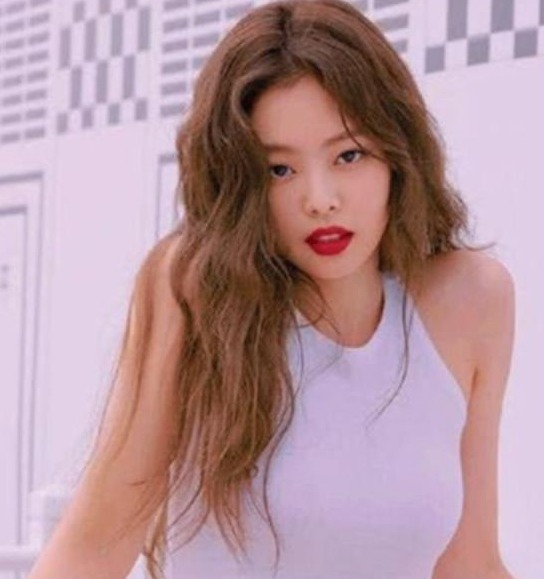 齐耳短发 40岁女人尽量别烫卷发,今年流行“3种”发型,时髦减龄还有气质