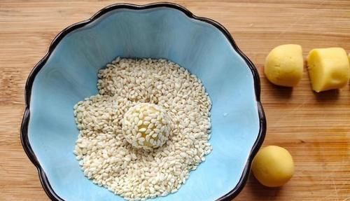 冬天这美味抓紧吃，酥香软糯，我家每年做几百个，家人依然吃不腻