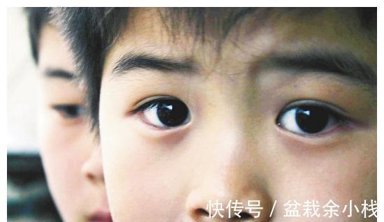 咿咿呀呀|宝宝出现这7种行为别大意,很可能是发育迟缓的“信号”!