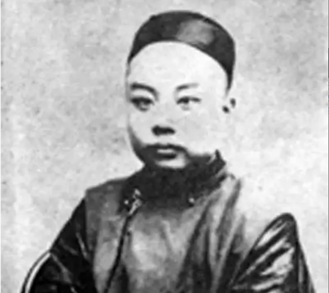 父亲|丈夫戴孝期间,妻子怀孕,丈夫:去打掉,我要守孝!结果一生无子