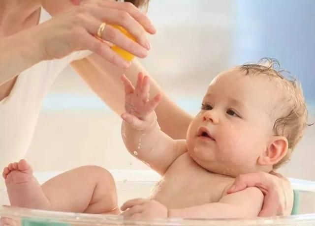 发烧|这6个时刻,孩子再脏也不能洗澡,容易把娃变成“病秧子”