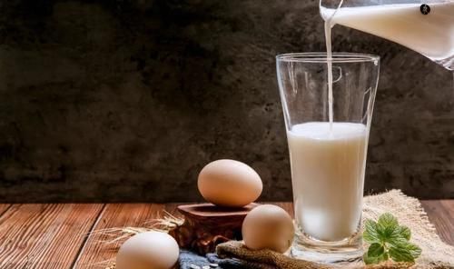 喝牛奶|“天天喝牛奶”的孩子,和“从不喝牛奶”的孩子,差别很明显