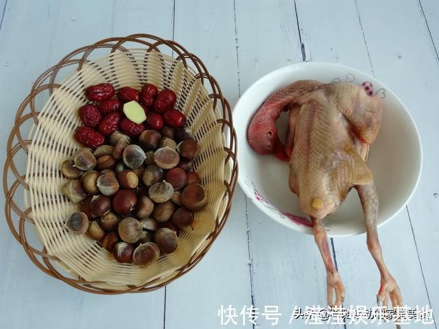 鸽子汤|炖鸽子汤不需要太多调料，只放2种食材就够了，体质不好要多喝